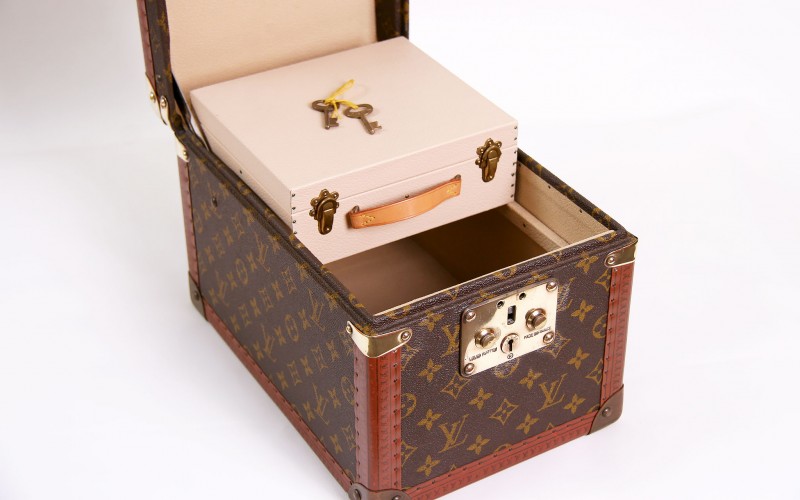 Louis Vuitton Beauty Case at 1stDibs  louis vuitton beautycase, louis  vuitton beauty box, louis vuitton pill case